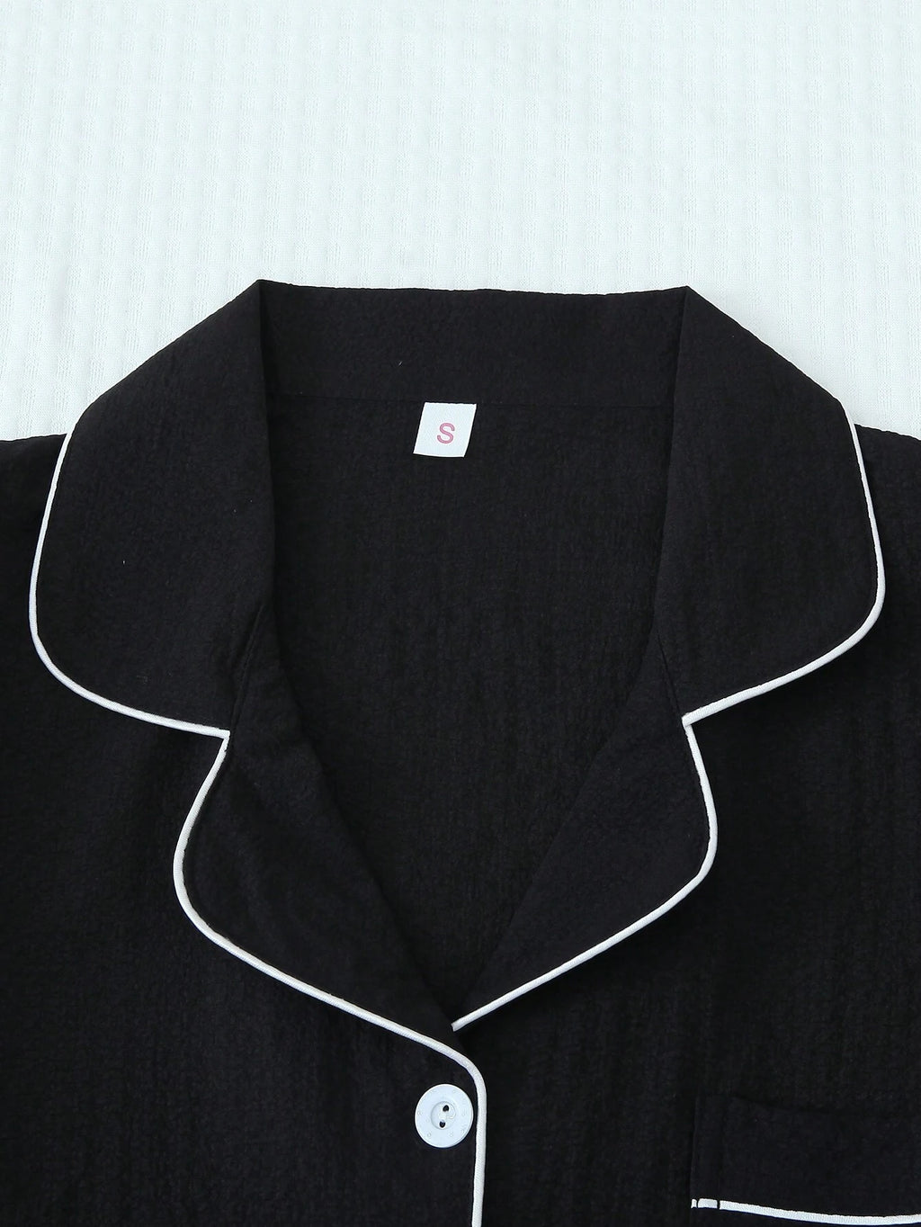 2Pcs Solid Color Women'S Summer Contrast Trim Lapel Pocket Heart Short Sleeve Button up Top and Bow Shorts Pajama Set