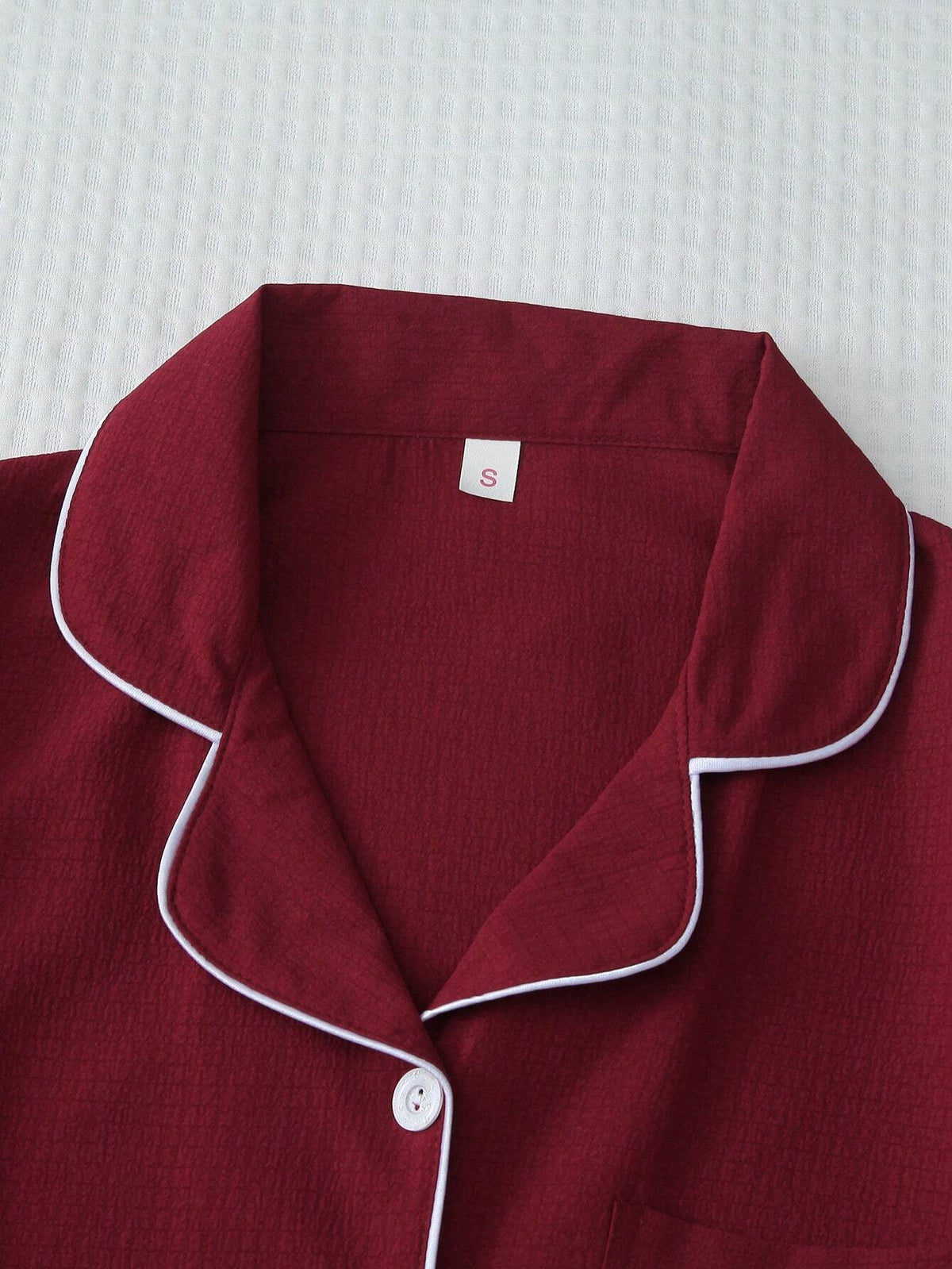 2Pcs Solid Color Women'S Summer Contrast Trim Lapel Pocket Heart Short Sleeve Button-Up Top and Bow Shorts Pajama Set