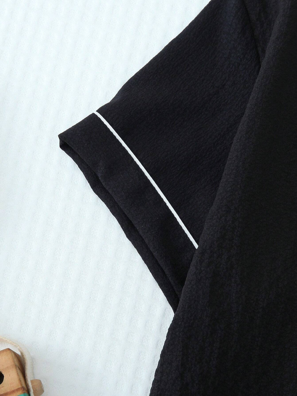 2Pcs Solid Color Women'S Summer Contrast Trim Lapel Pocket Heart Short Sleeve Button up Top and Bow Shorts Pajama Set
