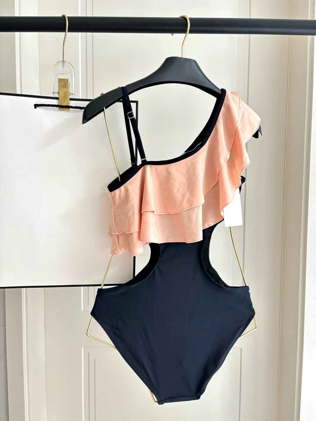 Figure-Flattering Color Block One Shoulder Bathing Suit