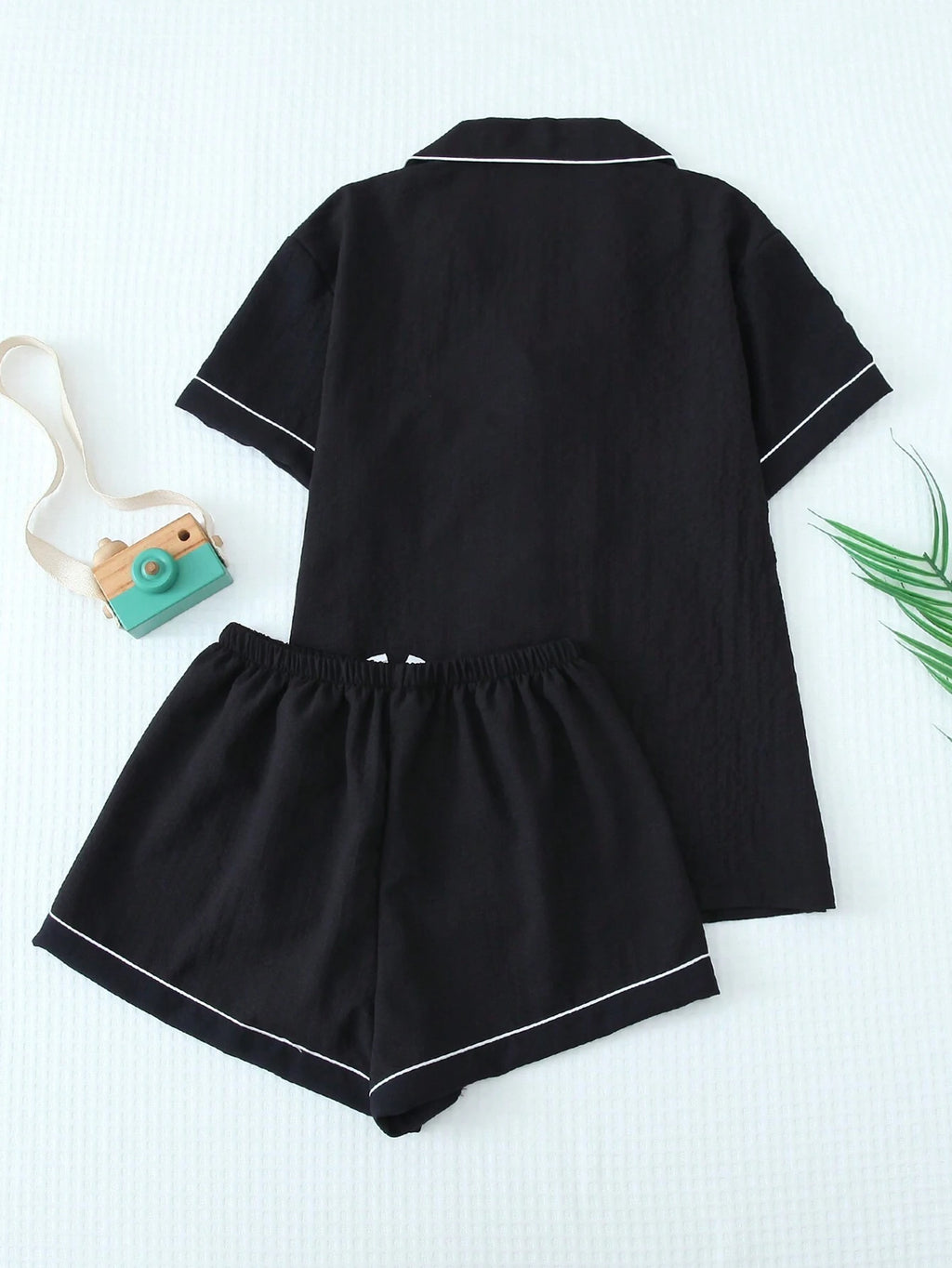 2Pcs Solid Color Women'S Summer Contrast Trim Lapel Pocket Heart Short Sleeve Button up Top and Bow Shorts Pajama Set