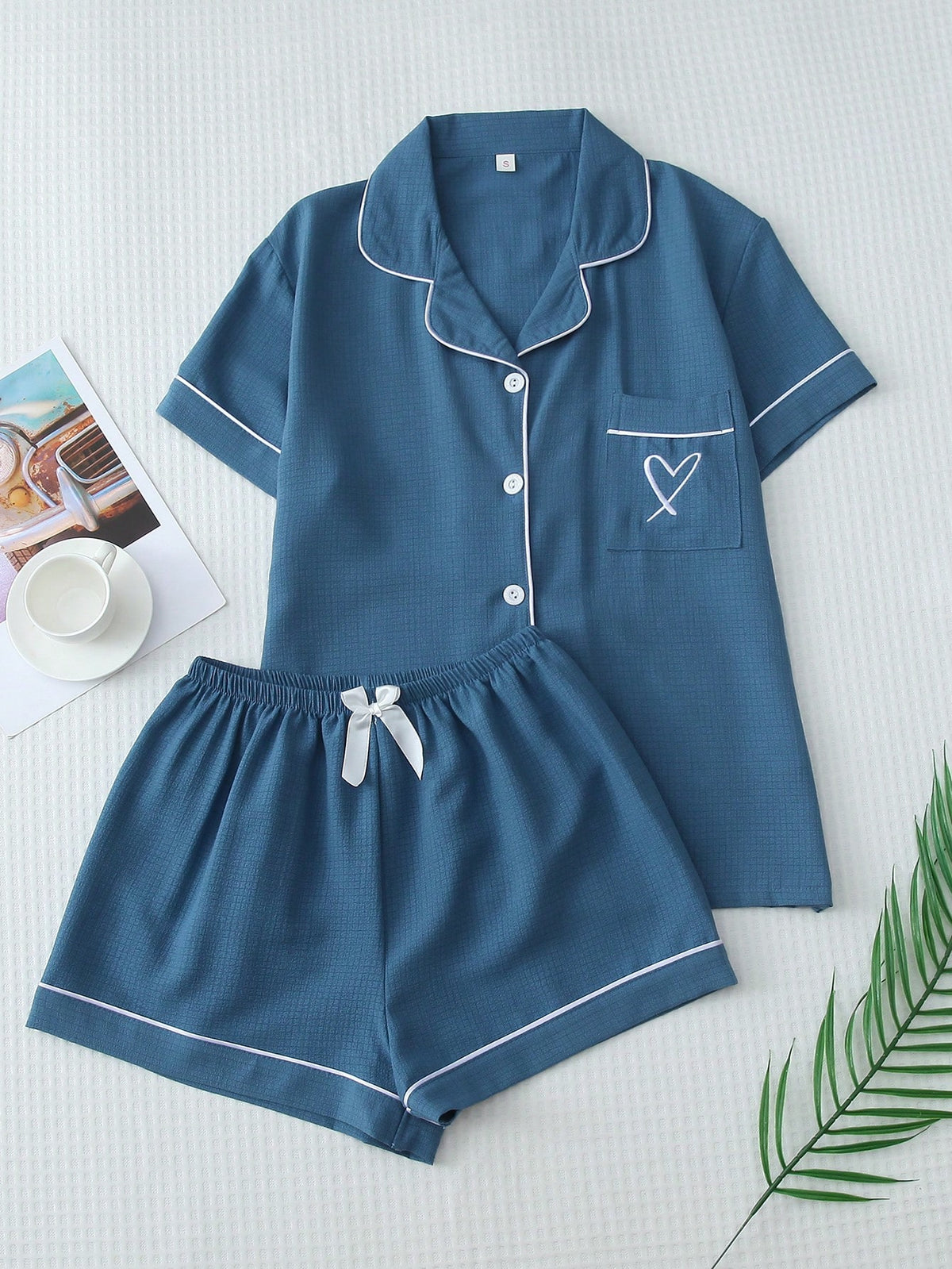 2Pcs Solid Color Women'S Summer Contrast Trim Lapel Pocket Heart Short Sleeve Button-Up Top and Bow Shorts Pajama Set