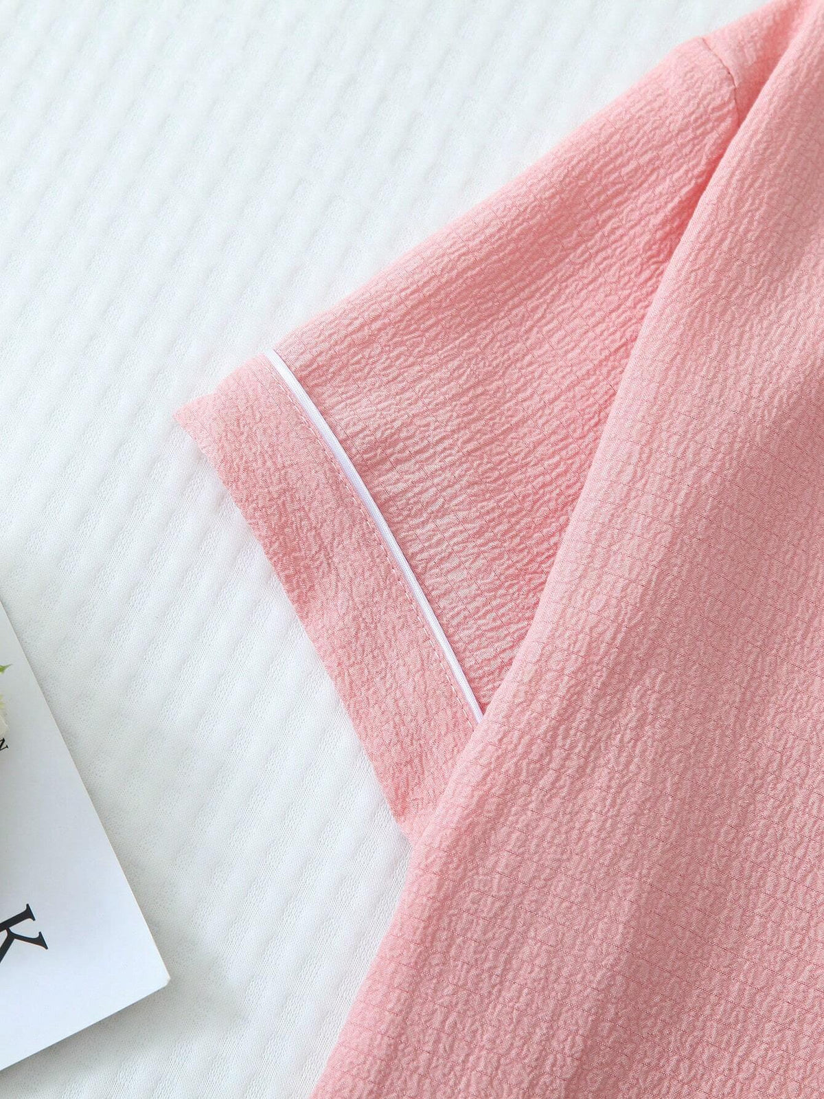 2Pcs Solid Color Women'S Summer Contrast Trim Lapel Pocket Heart Short Sleeve Button Top and Bow Shorts Pajama Set