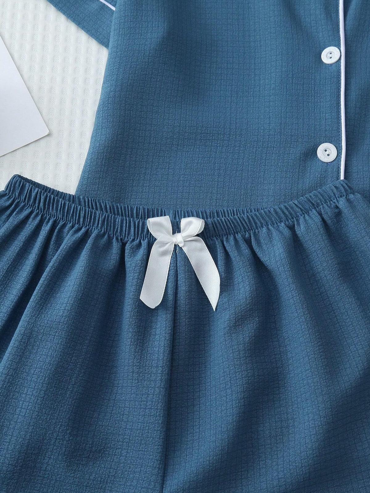 2Pcs Solid Color Women'S Summer Contrast Trim Lapel Pocket Heart Short Sleeve Button-Up Top and Bow Shorts Pajama Set